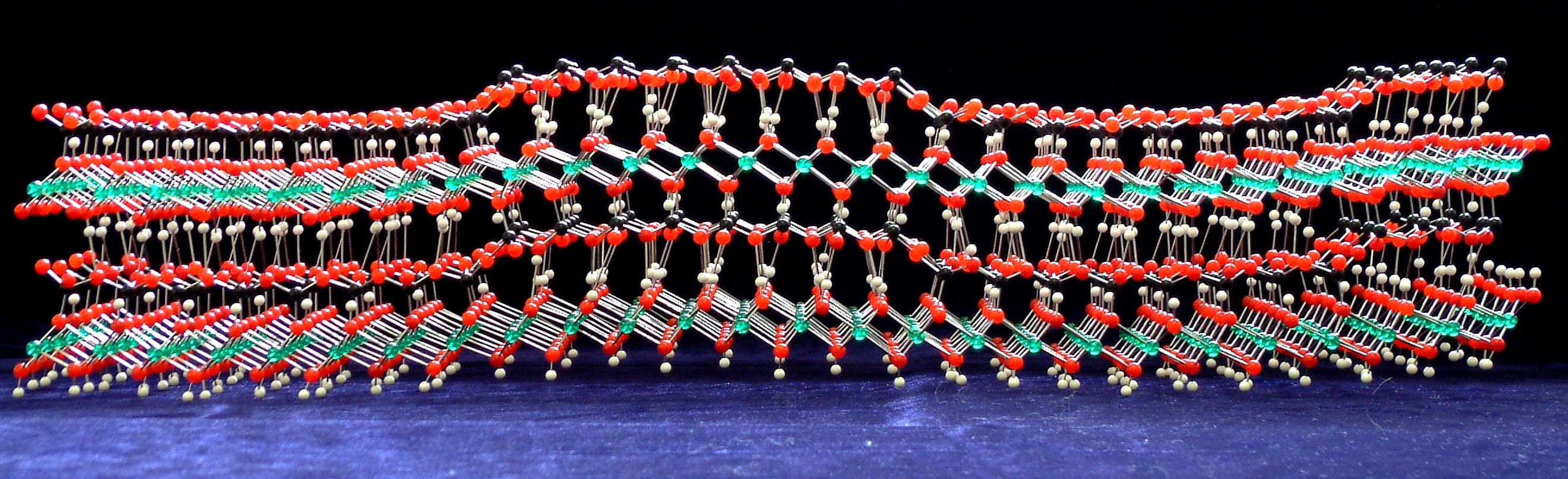 a stunning molecular model of antigorite, showing the corrugations in the layers